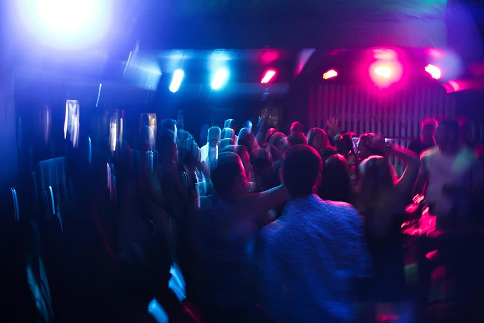 Los Angeles DJ Secrets – How to Pack Your Wedding Dance Floor All Night