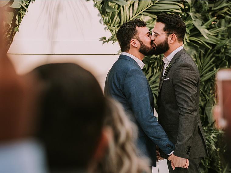 HOW TO CHOOSE THE RIGHT LOS ANGELES LGBTQ+ WEDDING DJ