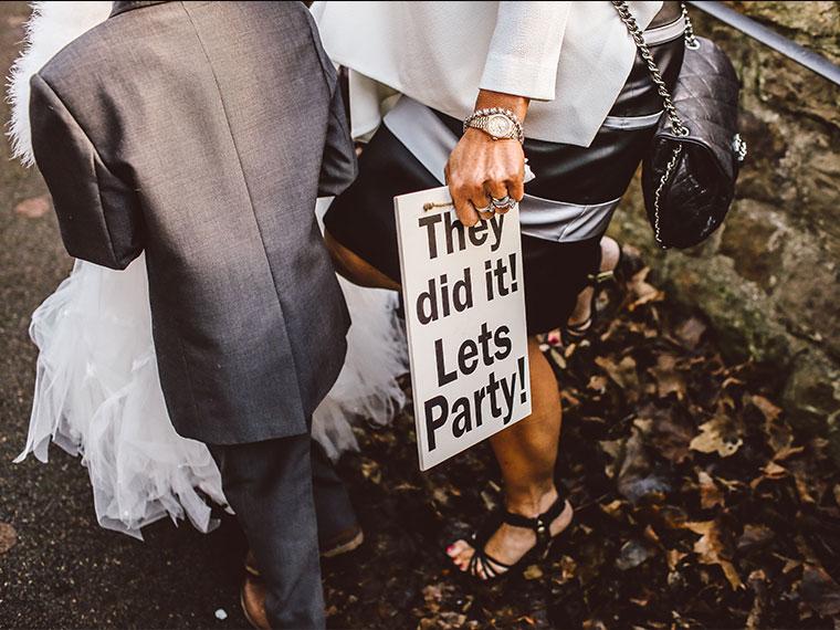 HOW MANY HOURS DO I NEED WHEN HIRING A LOS ANGELES WEDDING DJ?