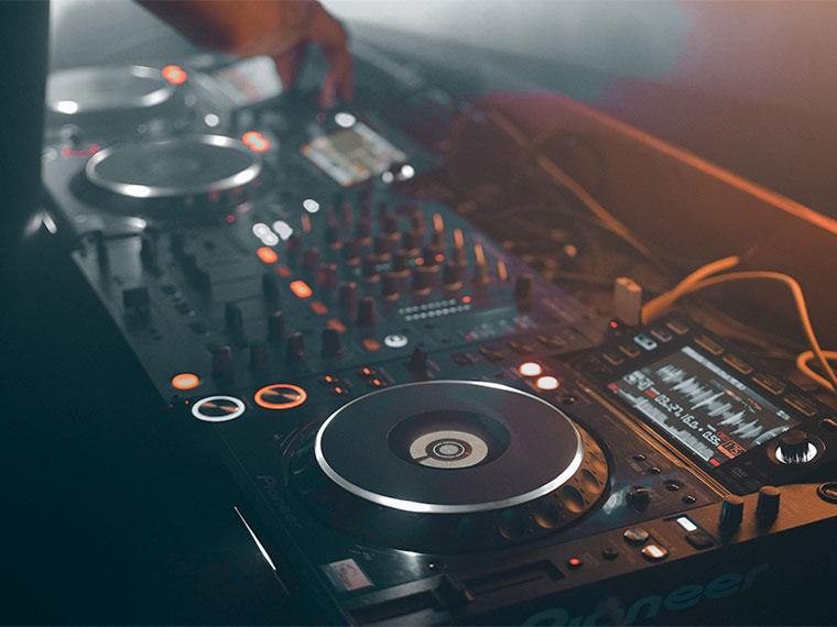 Importance of Having a wedding DJ
